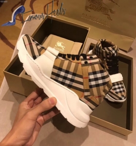 Burberry Sneakers BBR32124563300RRBBR 